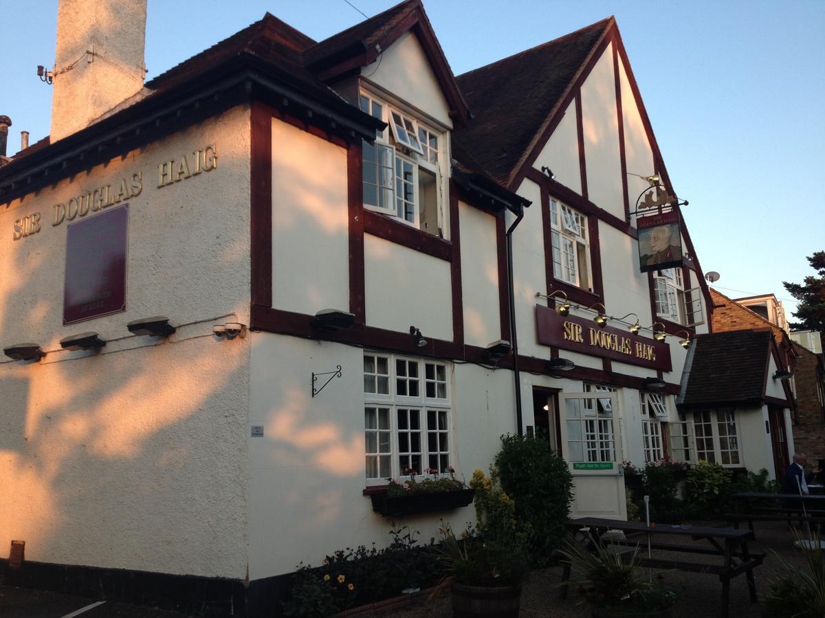 Sir Douglas Haig Inn Effingham Exterior photo