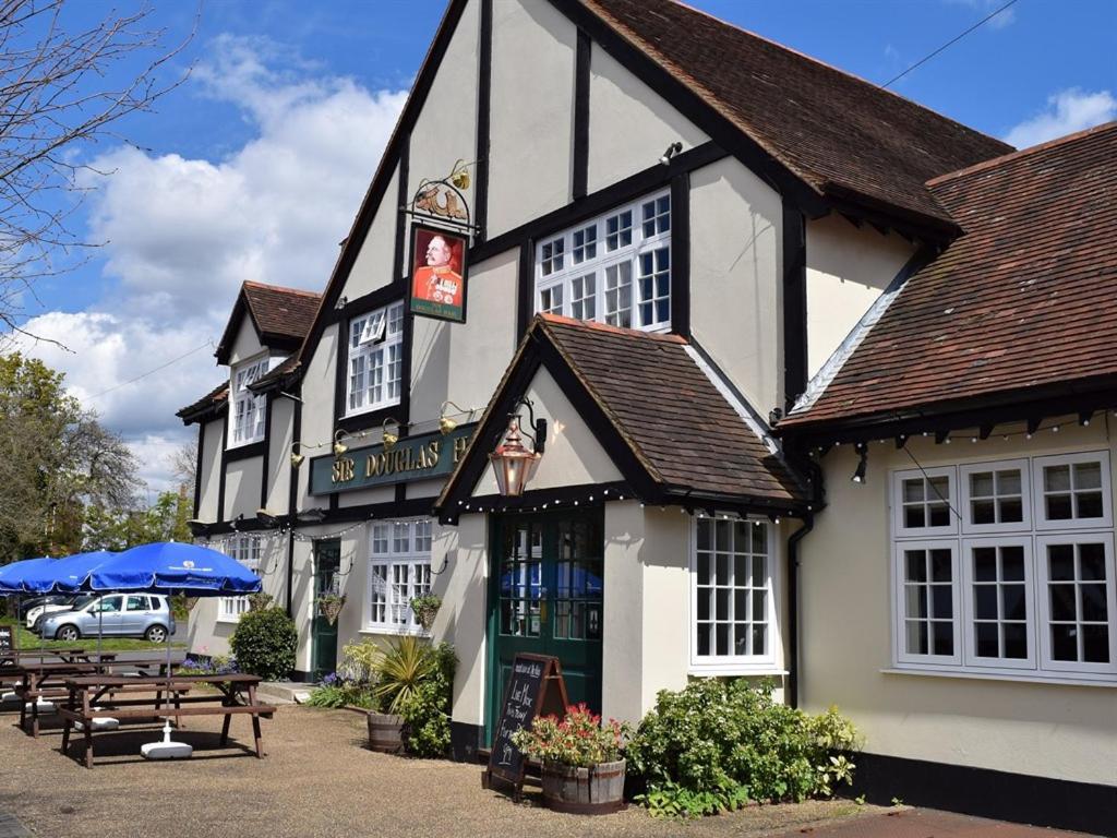 Sir Douglas Haig Inn Effingham Exterior photo